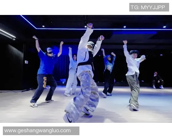 成都街舞队的力量与魅力探讨街舞文化在城市生活中的影响与发展