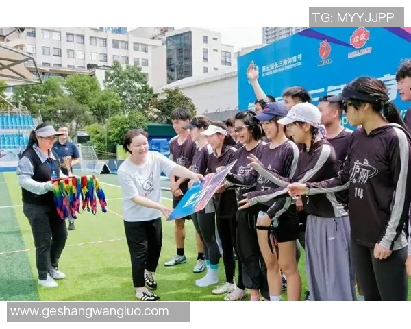 武汉飞盘队的奋斗与荣耀：一段激情四溢的飞盘纪实之旅